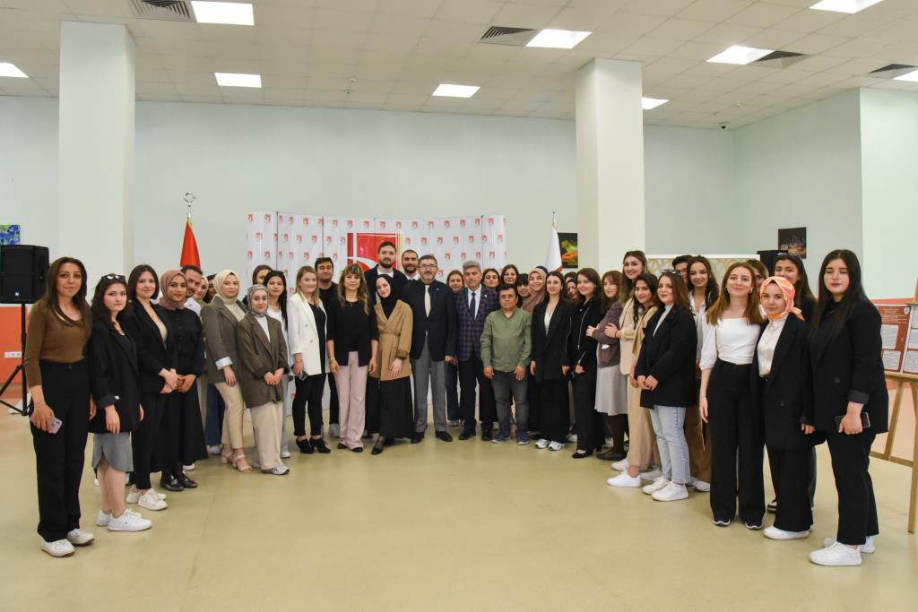 2023-2024 Eğitim-Öğretim Yılı Sosyal Hizmet Bölümü Öğrencileri Proje Poster Sunum Sergisi Rektörümüz Prof. Dr. Zafer Asım KAPLANCIKLI'nın Katılımlarıyla Gerçekleşti